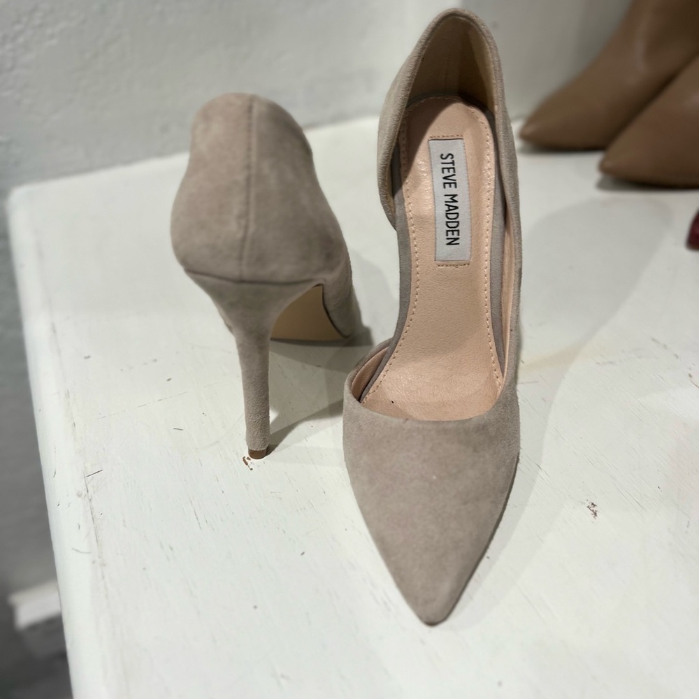 Grey suede Pump heels - Picture 3 of 8